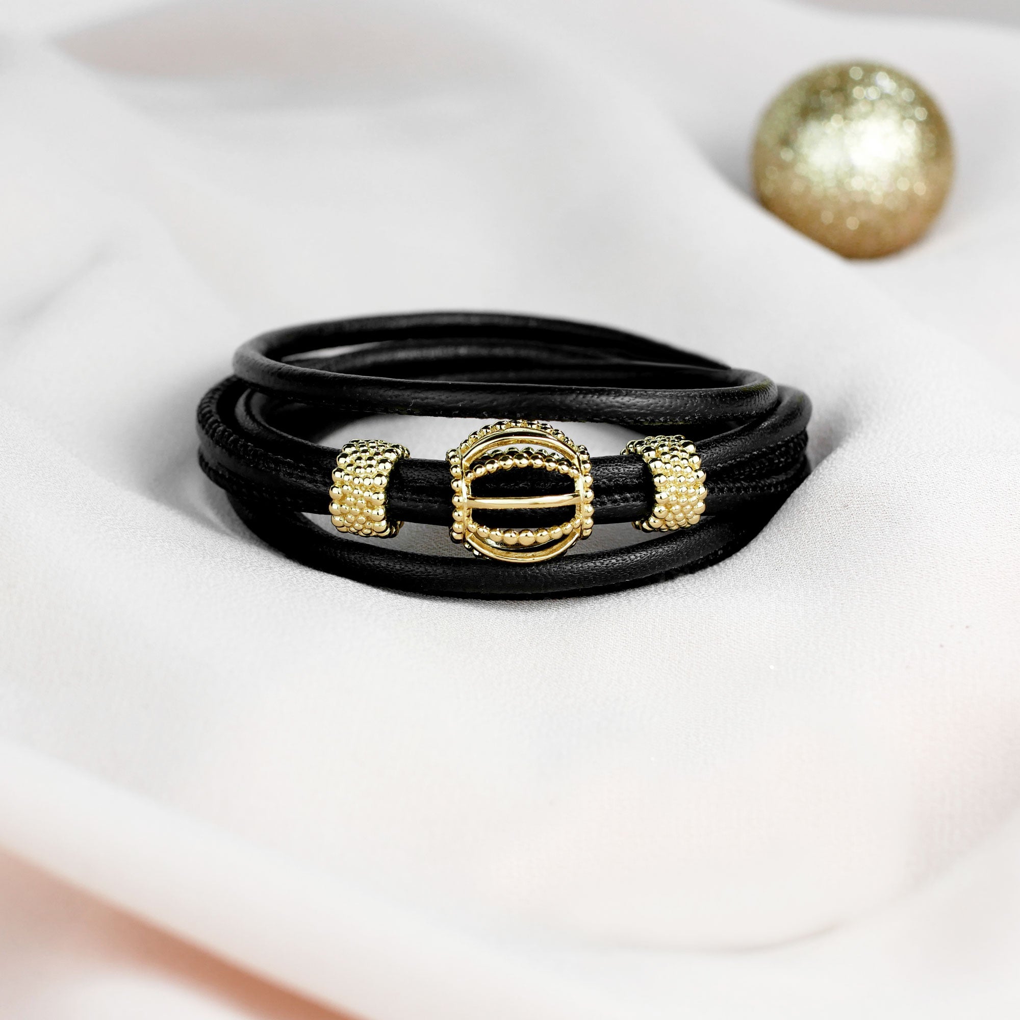 Circle of Dreams Charm Gold auf Lederarmband