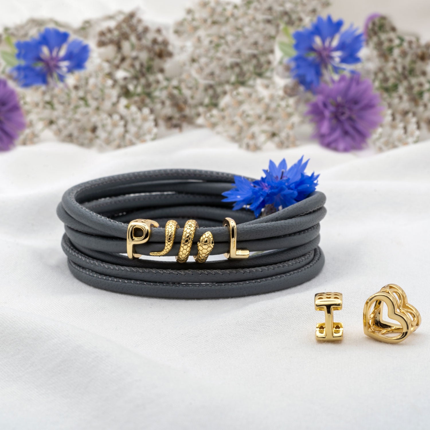 p-charm-buchstabe-gold-lederarmband-damen