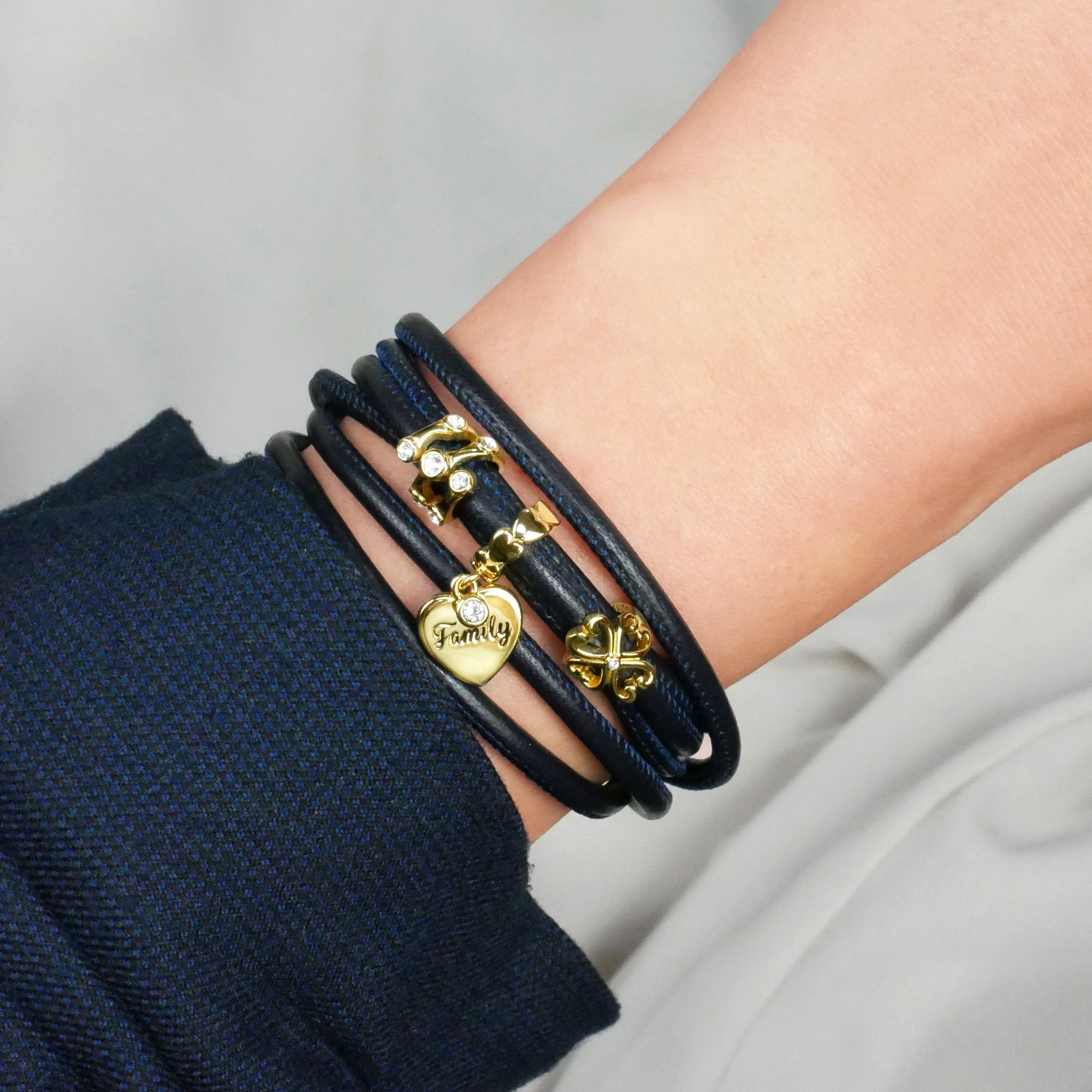 Family Love Charm auf Lederarmband