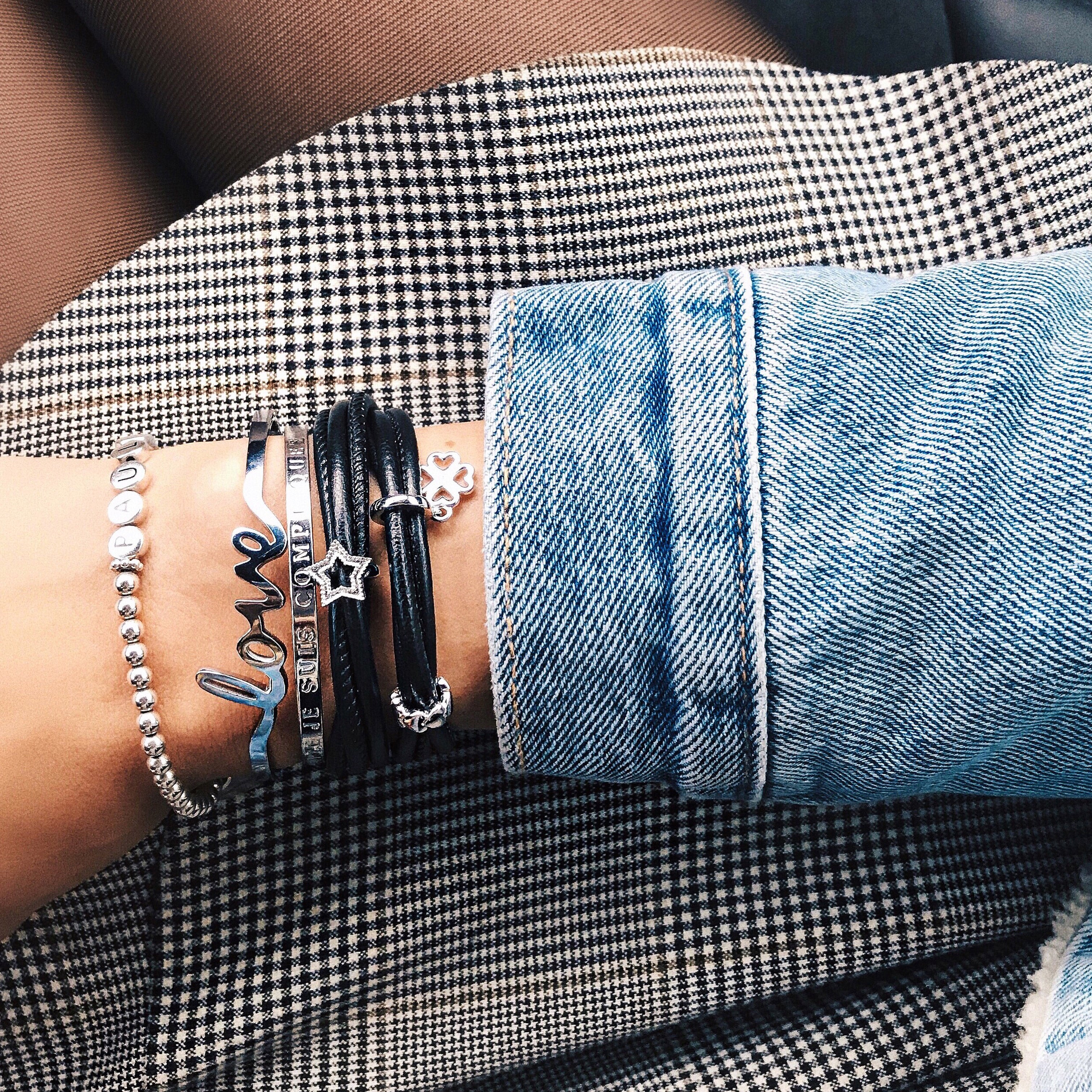 Lederarmband mit Silber-Charms