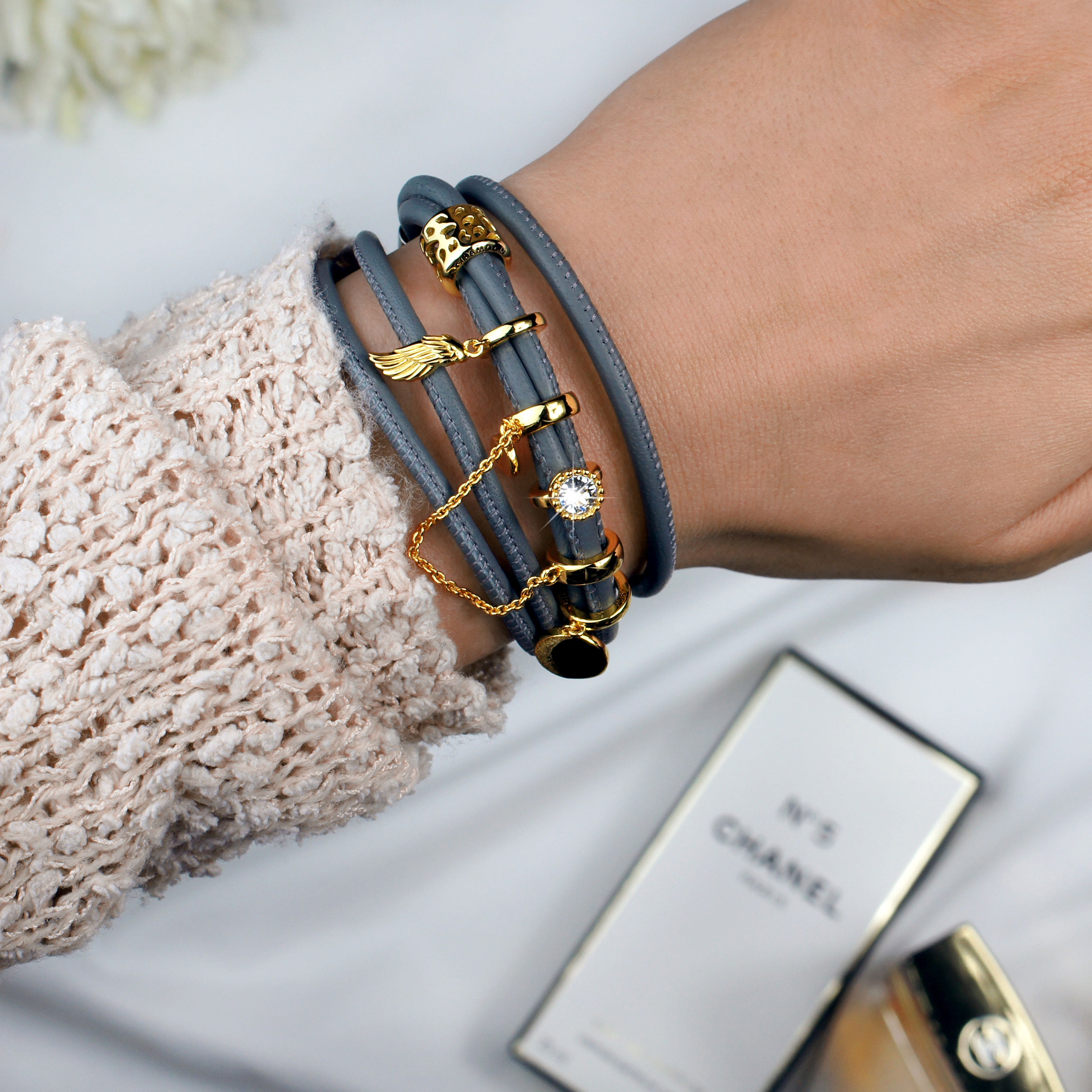 Wickelarmband Damen in Grau mit Charms in Gold