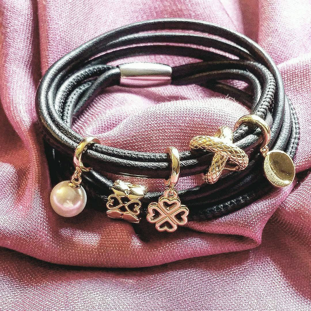 Snake Cross Charm vergoldet